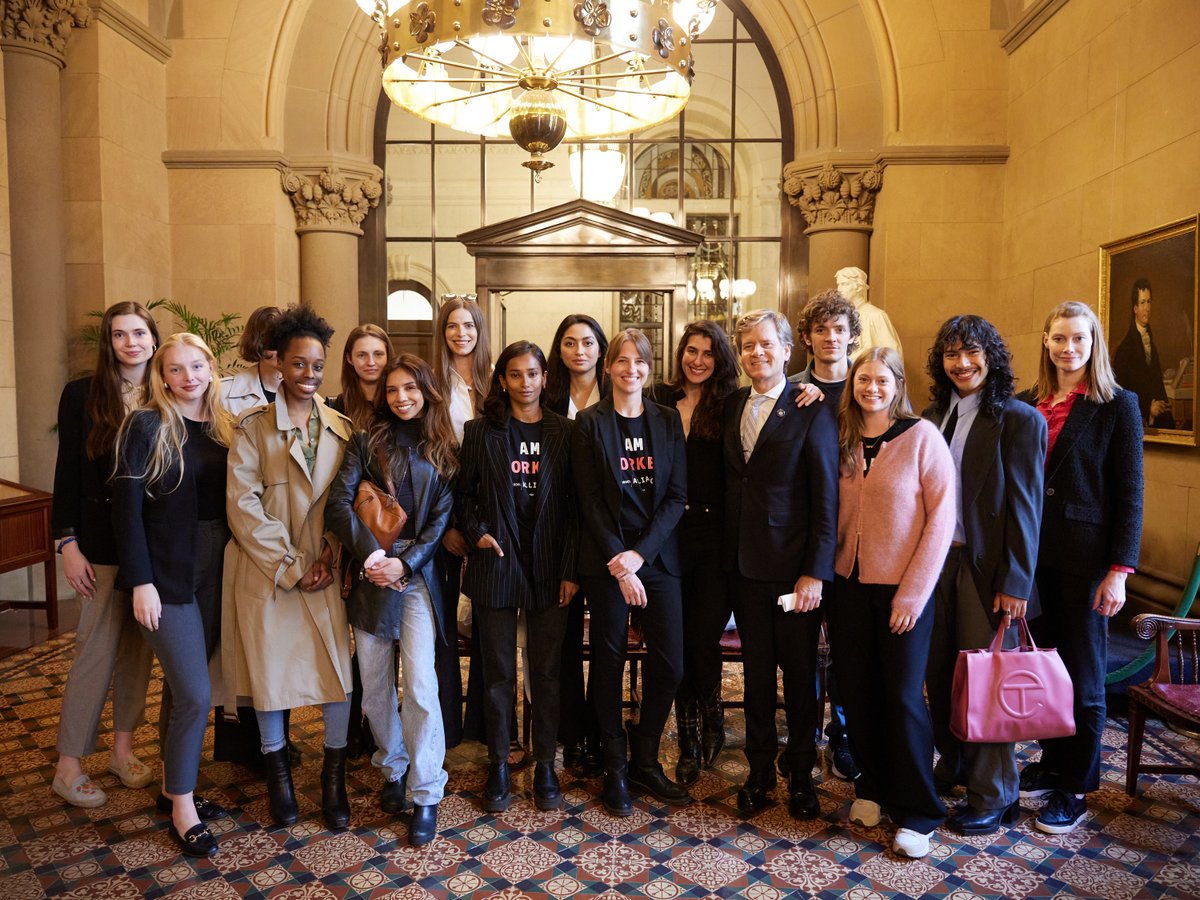 Yesterday, we traveled to the New York State Capitol to meet with lawmakers and hold a press conference with our bill sponsors, Senator @bradhoylman and Assembly Member @karinesreyes87, to build support for the #FashionWorkersAct (S.2477/A.5631). (1/8)