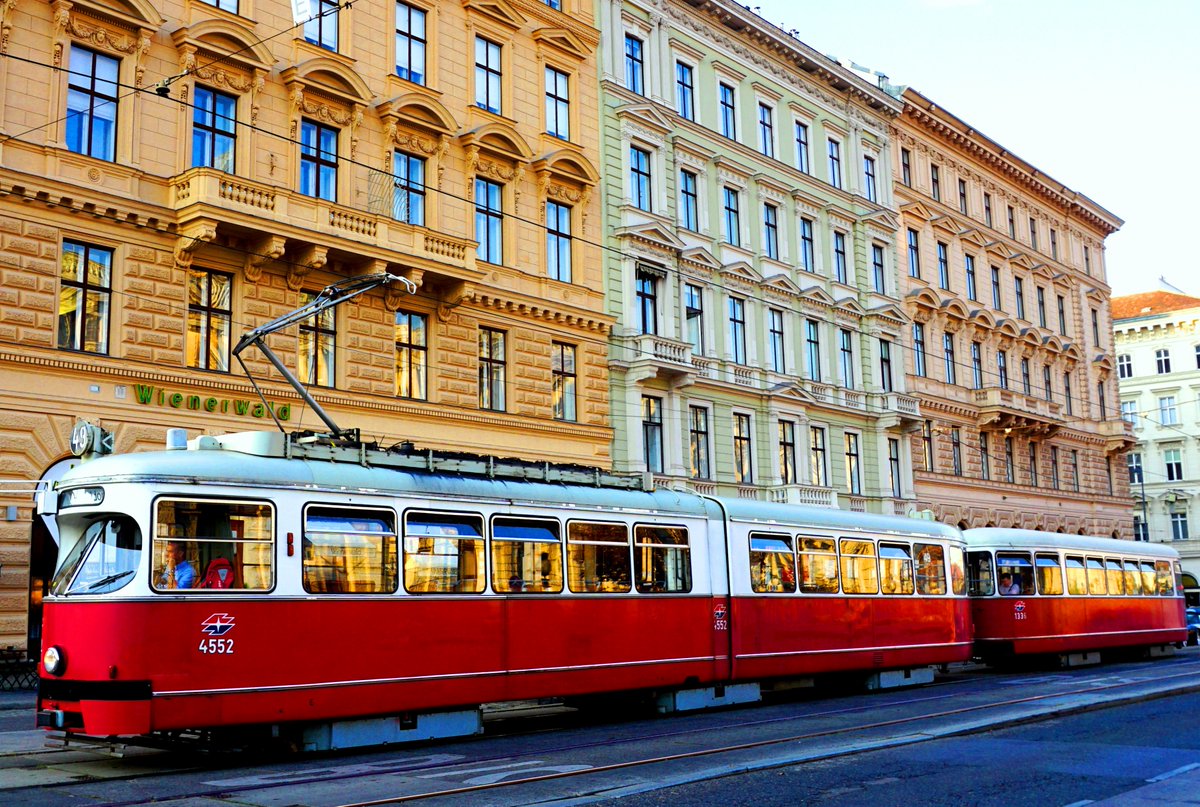'Are a Few Hours Enough to Enjoy a City?' We didn’t regret visiting Vienna since we may not pass that way again, but we certainly enjoyed Salzburg a whole lot more. Here's how and why. rvcruisinglifestyle.blogspot.com/2018/11/are-fe…
