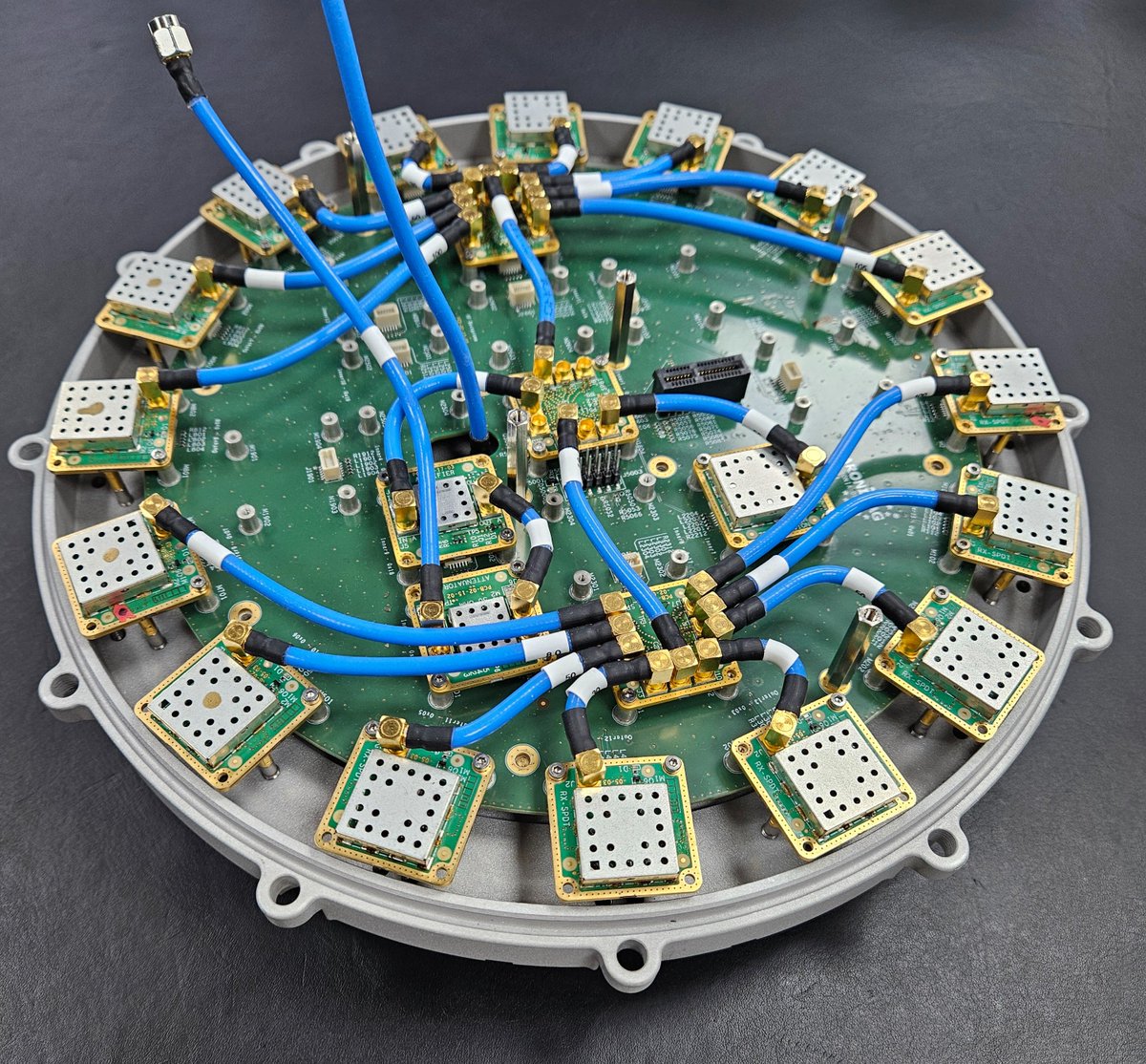 Aaronia_AG's tweet photo. IsoLOG 3D DF gets Hardware Upgrade 😎
The new amplifier & switches support up to 4 Rx at the same time with a frequency range up to 40 GHz incl. RF over fiber.
#Aaronia #DF #DirectionFinding #SigInt https://t.co/fGvEgJRPUY