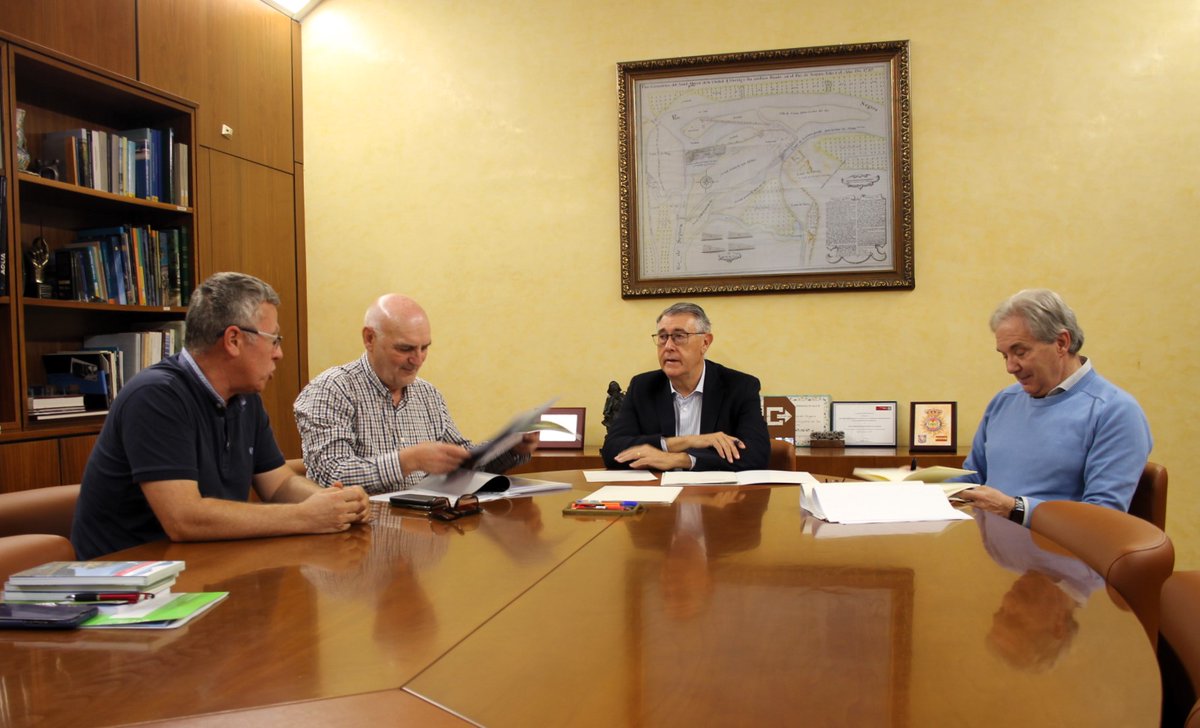 El presidente de la CHS se reúne con la asociación Stop Inundaciones chsegura.es/es/confederaci…