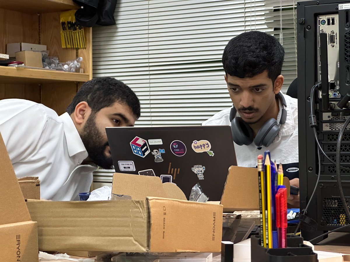 fabLab_kfupm's tweet photo. العمل مستمر💪🏻🔥
حتى في الإجازة 👀
We plan, We create 🎯
#Fab_Lab #kfupm #عشوائيات https://t.co/59u1yIbr9Z