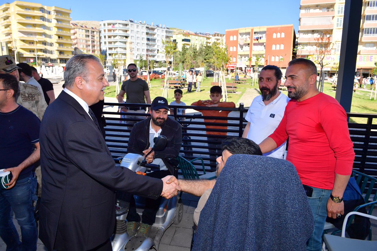 Silvan'ımıza Çok Yakıştı... Çevre düzenleme çalışmalarının tamamlandığı👇 📍Malabadi Köprüsü ile Yapımı tamamlanan👇 📍1.Kılıçarslan Kent Meydanında incelemelerde bulunarak, hemşehrilerimizle hasbihal ettik. #Silvan'ımıza #Diyarbakır'ımıza Hayırlı Olsun.