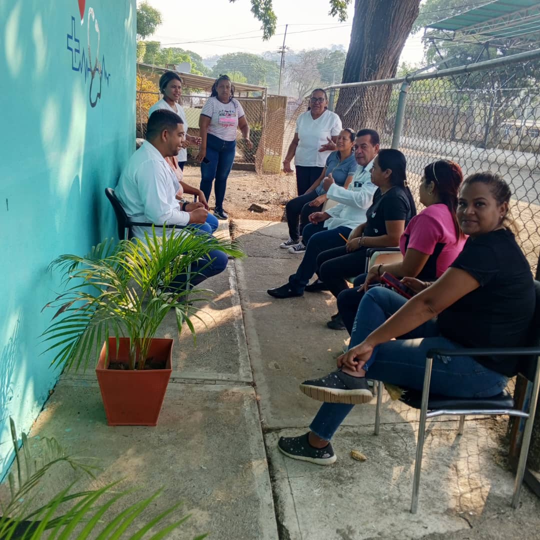 Mientras unos envían, soldados, misiles y guerras, Cuba lleva personal médico, amor y solidaridad al mundo. #21AniversarioBarrioAdentro #CubaPorLaVida #CubaCoopera <a href="/cubacooperaven/">Brigada Médica Cubana en Venezuela</a> <a href="/MINSAPCuba/">Ministerio de Salud Pública de Cuba</a> <a href="/japortalmiranda/">José Angel Portal Miranda</a>