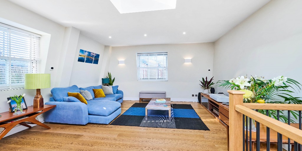 A class act.....this stunning freehold mews house in a Victorian school conversion has tons of natural light, off street parking and amazing transport links.

For Sale 💥 
Balham SW12 📍 
2 Beds 
2 Baths 🛁 

Click here to find out more 👉 bit.ly/3VOOdbv