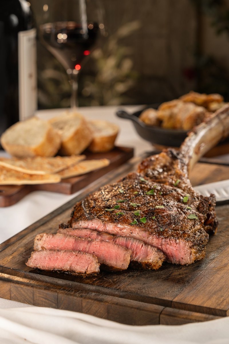 Steaks are the order of the day at Bistecca Italian Steakhouse at @TuscanyCasino! Located just a couple blocks from the strip, the steakhouse features a completely new menu and plenty of surprises. lasvegasmagazine.com/dining/2024/ap…