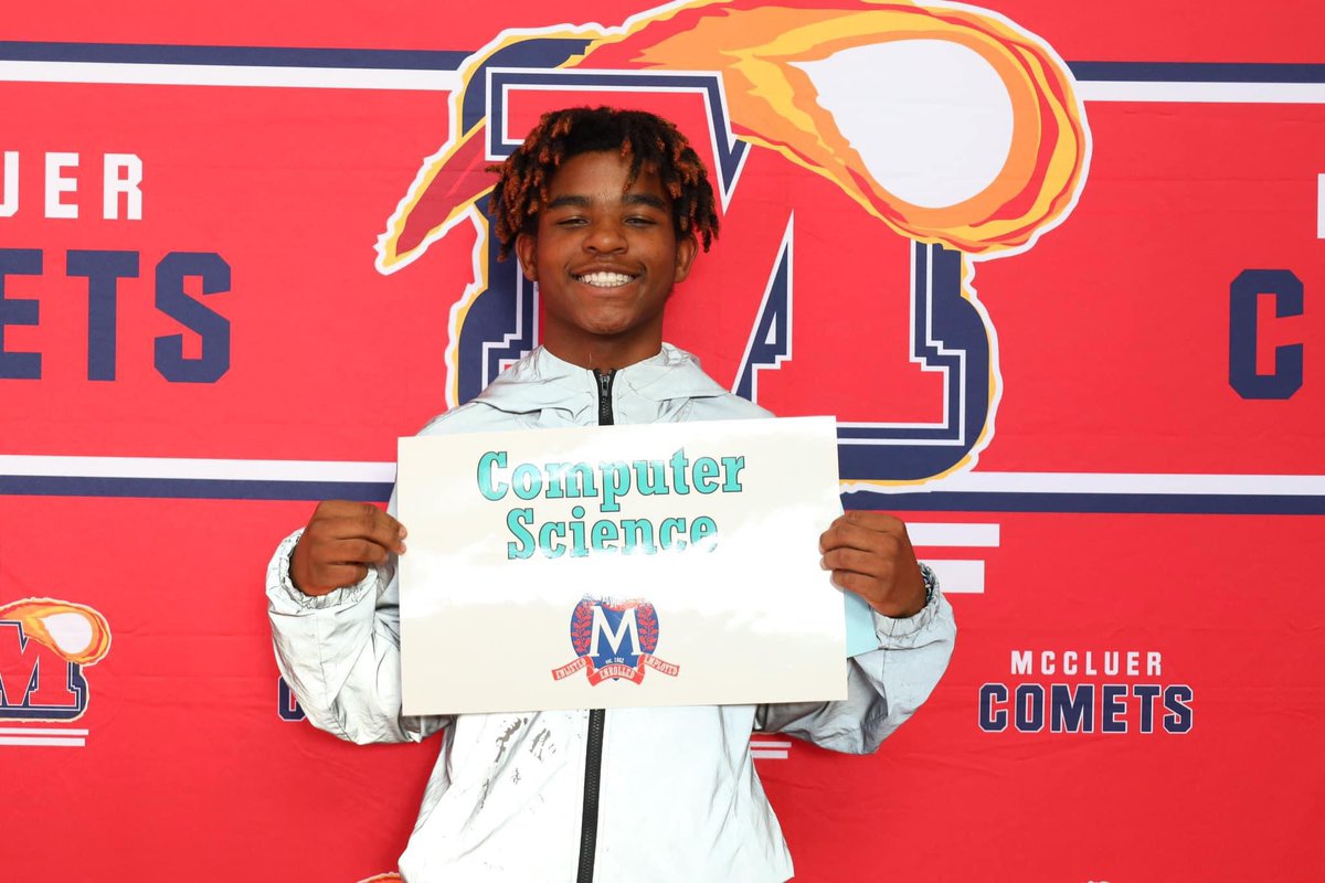 FergFlorSchools's tweet photo. 🌟 📚 Congratulations to the McCluer freshmen, who have chosen their educational pathways! Choosing a pathway in high school allow students to focus their studies on a specific subject in order to better prepare for college and beyond. A student’s pathway will guide them in choosing classes with the aim of giving them exposure to different subjects in a given field of study. It also allows students to explore their interests, make more intentional decisions after graduation, and overall move towards their goals at an even faster pace. 

Let’s continue to support and celebrate our students and staff working hard! Special thanks to all of the vendors and school programs in attendance to help student get a bit familiar with their chosen pathways. 

#fergflorproud #iamfergflor