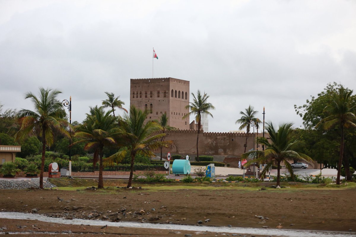 اللهم إنّا استودعناك بلادنا وأهلها ، أمنها وأمانها ، ليلها ونهارها ، أرضها وسمائها ، فاحفظها يا من لا تضيع عنده الودائع

 اللهم انا نستودعك بيوتنا بما فيها وبمن فيها وبيوت احبابنا واهلنا وأصحابنا وجيراننا والمسلمين أجمعين

اللهم احفظنا بحفظك واحرسنا بعينك التي لاتنام

اللهم آمين