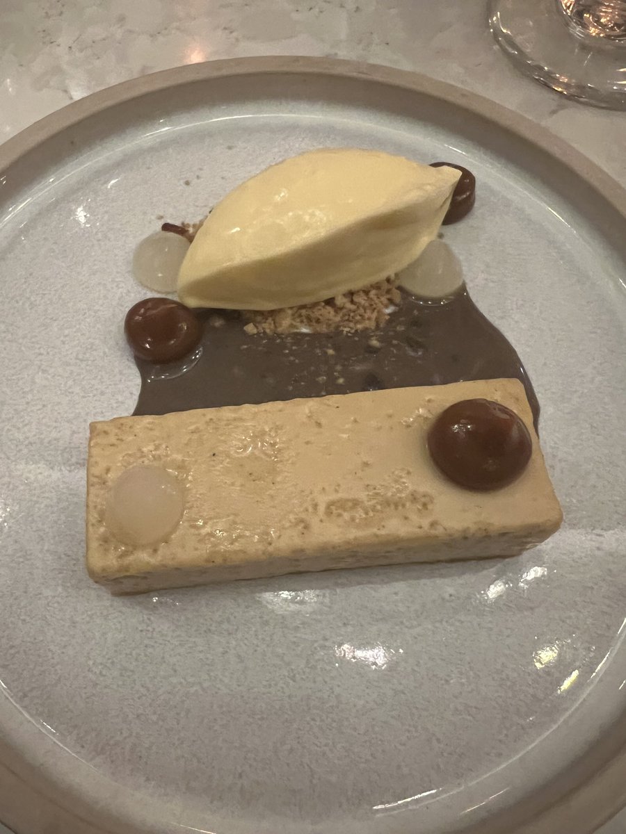Melodie_Pfizer's tweet photo. Great interactions +
Great scientific exchange +
Great food = #EBMT2024
Thanks to all who made the trip to share their passion for the patient…safe travels home ✈️🎉🎊🧠 https://t.co/mSIgeXkFGm