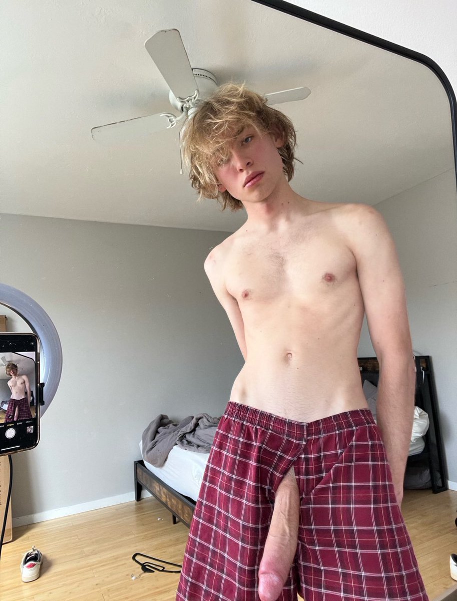 FemsNsfw's tweet photo. Good afternoon ☀️
📸: @itsmilesreid 

Tags - #gay #gayporn #porn #nsfw #horny #bi #lgbtq #hot #blowjob #anal #dick #jerkingoff #sex #cum #deepthroat #nsfwacc #onlyfans #nude #bbc #freaky #horny https://t.co/EOwnzOBCaA