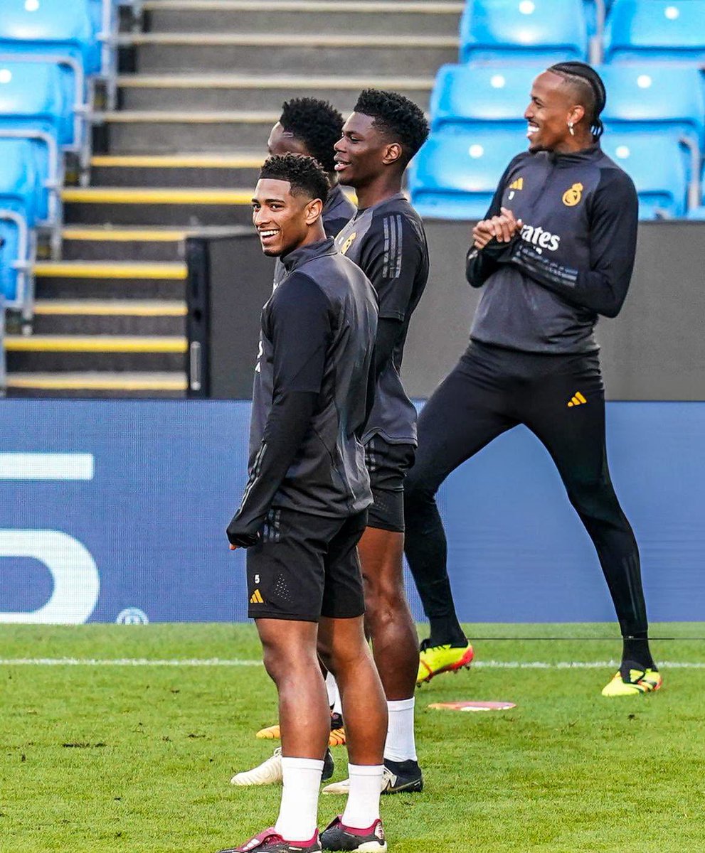 All smiles in training ⭐️⚫️