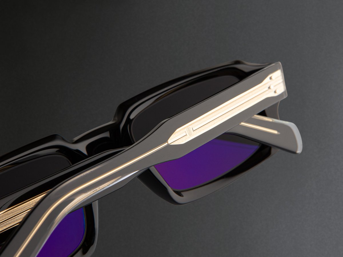cutlerandgross's tweet photo. 24K Gold-plated details gild the 9495 Limited Edition frame, which is shaped to a curved silhouette with a cut at the browbar.

Exclusive quantities online and in-store now: https://t.co/MOwpNrQU3X https://t.co/YuJ8RHnARX