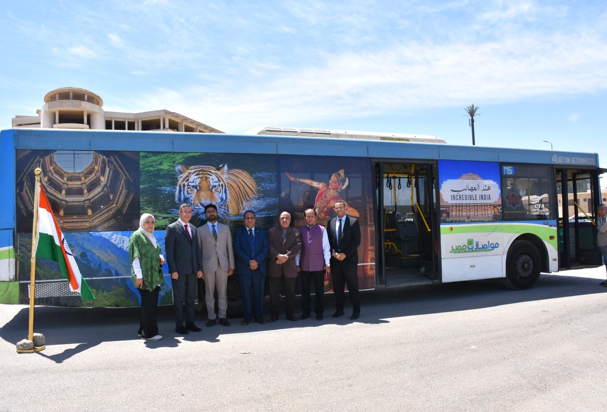 Amb @AjitVGupte flagged off @incredibleindia tourist promotion with a Bus Campaign, aimed at highlighting #India as an attractive destination for Egyptians. The bus wrap shows diverse images from across India and bus will ply on popular routes in Cairo. #IncredibleIndia