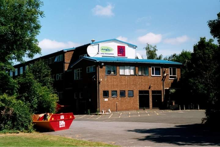 End of an era today as we say Ta'ra to Metro! 📻

I'll always be that 14 year old kid, walking through the doors for the first time...🥹

#metroradio #metrofm #radio #northeast