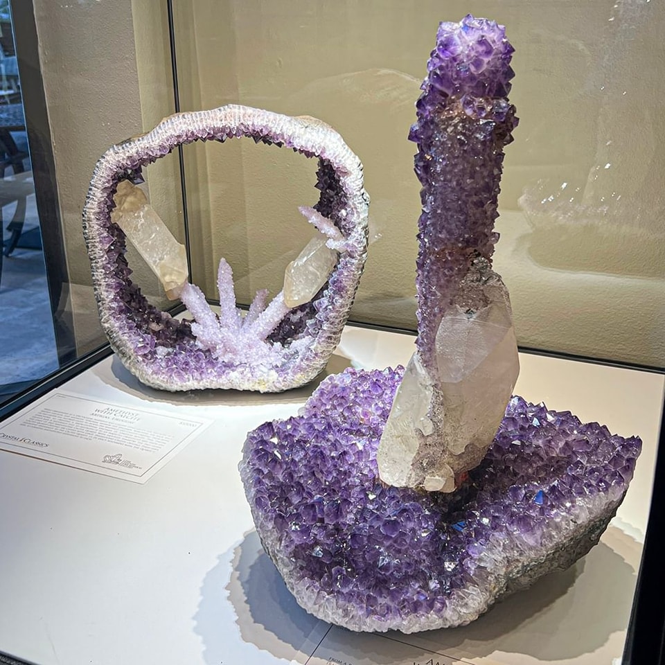 Absolutely Gorgeous Amethyst Druse with Calcite Gemination 'Tucson Gem & Fine Mineral Show 2024' Photo ©️ Tucson Fine Mineral Gallery