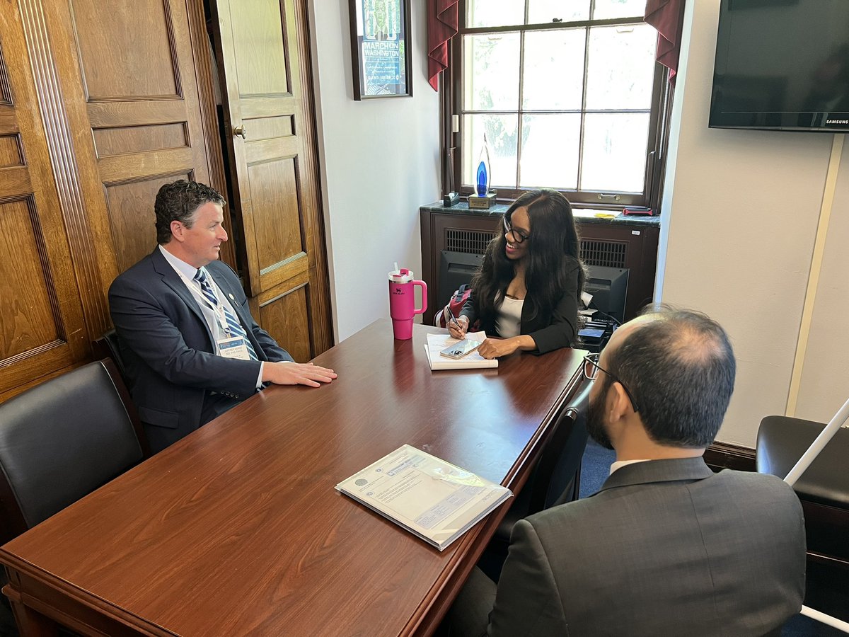 Chair of @acsTrauma and Team Alabama's @KerbyJD_UAB explains the importance of PAHPA and MISSION ZERO reauthorization to @RepTerriSewell's office #ACSLAS24