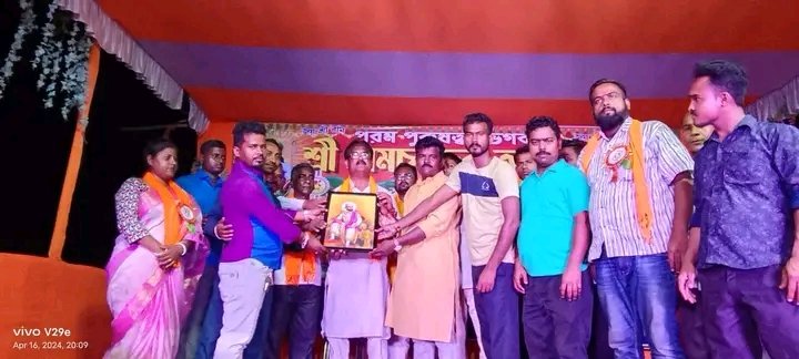 BJP4UluberiaPC's tweet photo. তুলসীবেড়িয়া মোড় রামপূজা কমিটির মর্যাদা পুরুষোত্তম ভগবান শ্রীরামচন্দ্রের আরাধনার শুভ সূচনা করলেন প্রদীপ প্রজ্জ্বলনের মধ্য দিয়ে উলবেড়িয়া লোকসভার বিজেপি প্রার্থী অরুনউদয় পাল চৌধুরী মহাশয়।
#ramnavami2024 https://t.co/wVJewek5RD