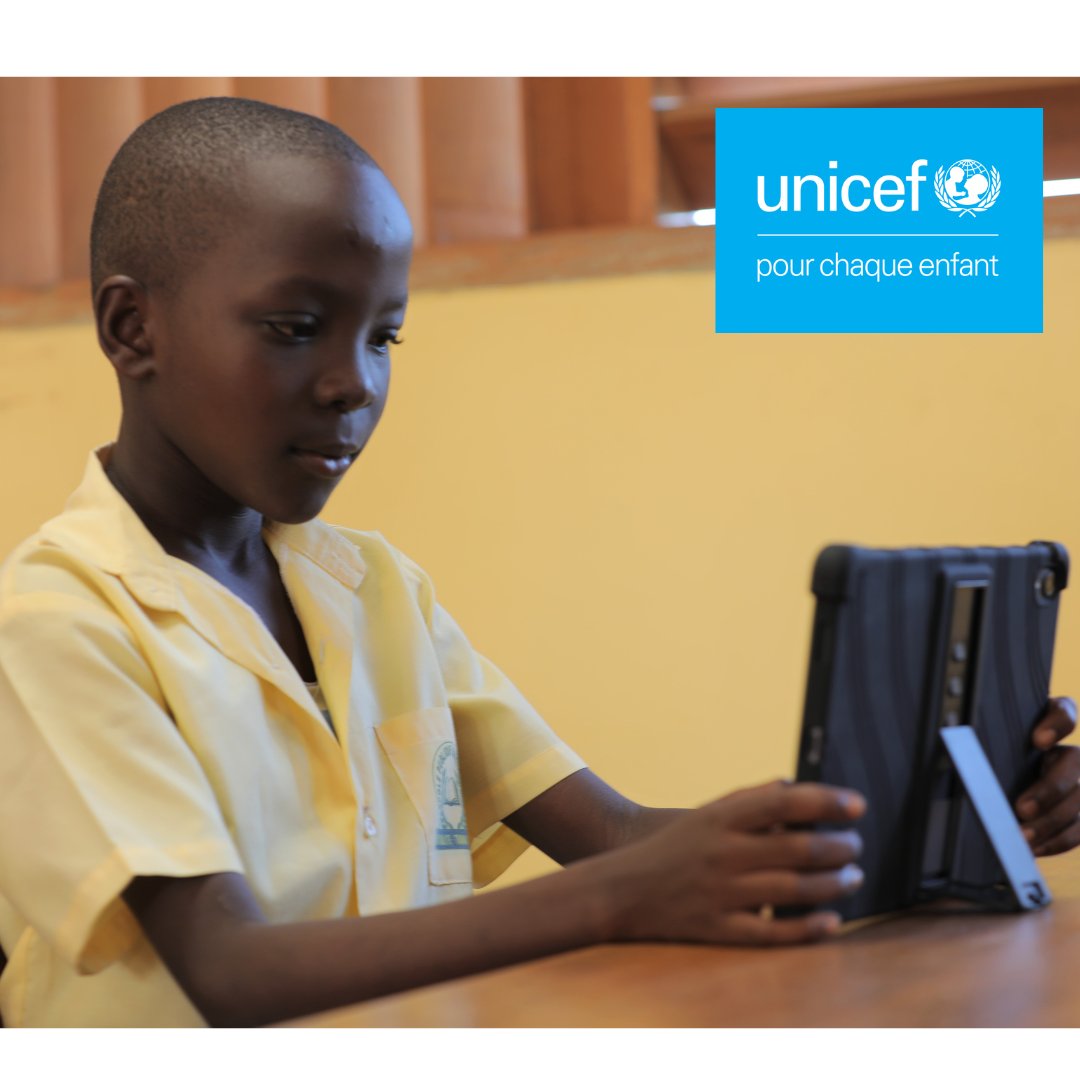 Moufoumbou Bright, 10 ans et meilleur élève de sa classe nous partage ses astuces pour obtenir de bonnes notes:
✔️Réviser les leçons, en particulier les points difficiles
✔️Solliciter l’aide des parents, des grands frères et sœurs
✔️Pratiquer à travers des exercices
#WeAreDigital