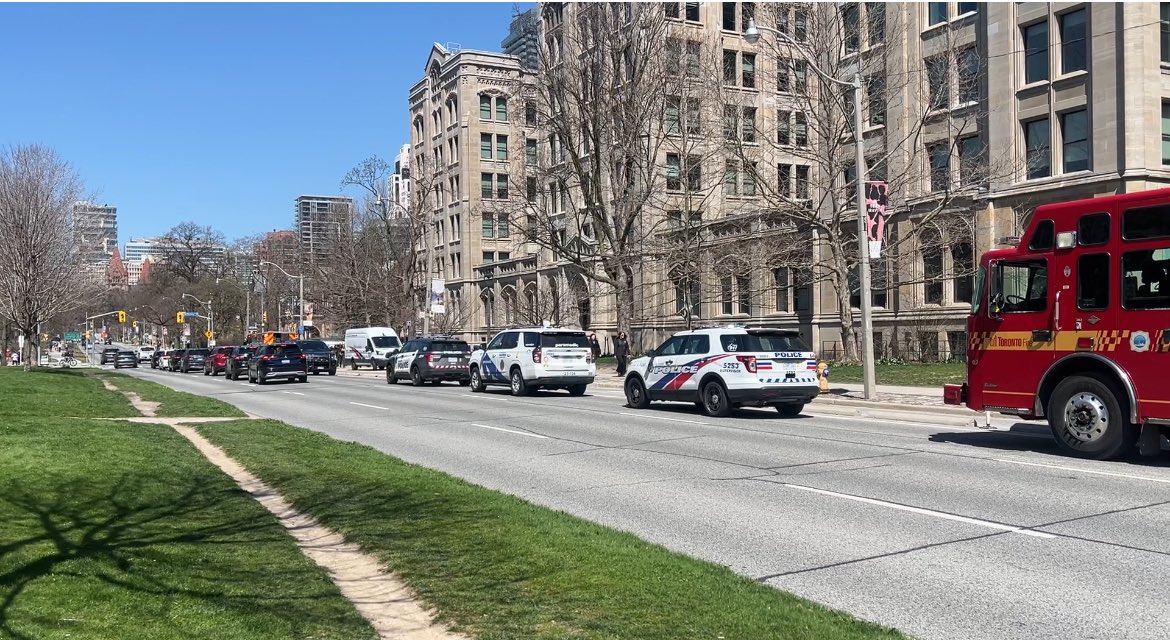 BREAKING: Police, fire and EMS called to government offices across from Queen's Park. An officer with the explosives disposal unit says they found what was a joke: a packet of gravy #onpoli