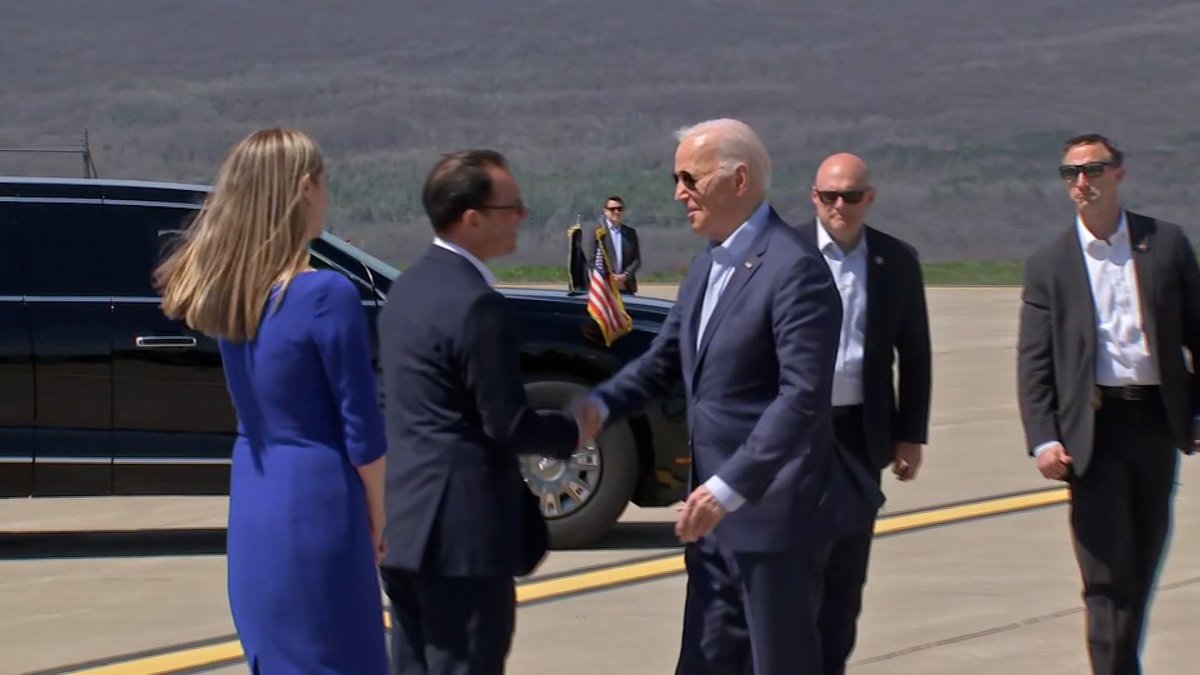 Upon arrival in his hometown of Scranton, PA, President Joe Biden is greeted by Governor Josh Shapiro and Scranton Mayor Paige Cognetti.