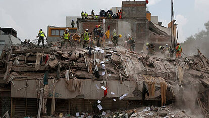 GuzmanEcuador's tweet photo. Si todos estamos unidos todos nos levantamos, 8 años del terremoto en Manabí. https://t.co/tCBa9otBJu