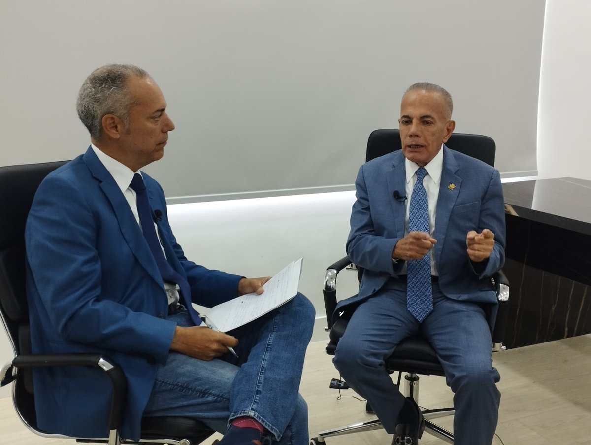 "El problema de la candidatura no es un nombre, sea quien sea se le permita participar, debe ser el ciudadano que consagre el cambio, tal y como en el estado #Zulia, #Venezuela se puede recuperar paulatinamente, en los primeros seis meses los cambios positivos, serán notables",