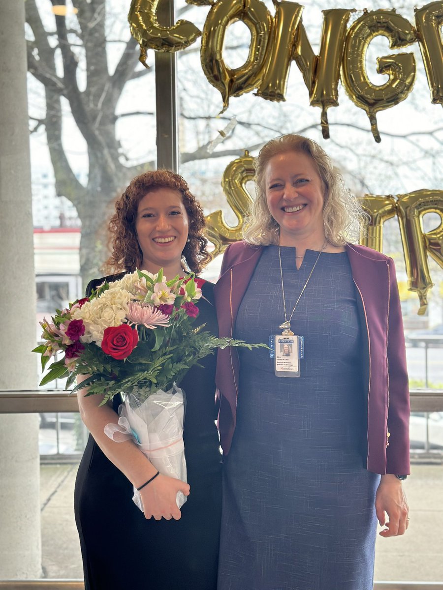 TheHematoPoet's tweet image. Thank you so much to everyone who came to support me for my thesis defense on Friday, and thank you to everyone who made it possible to reach this milestone!!
Could not have asked for a better thesis mentor than @Gritsman_lab !!
Cheers 🥂
- DOCTOR Shira G-S 🤓