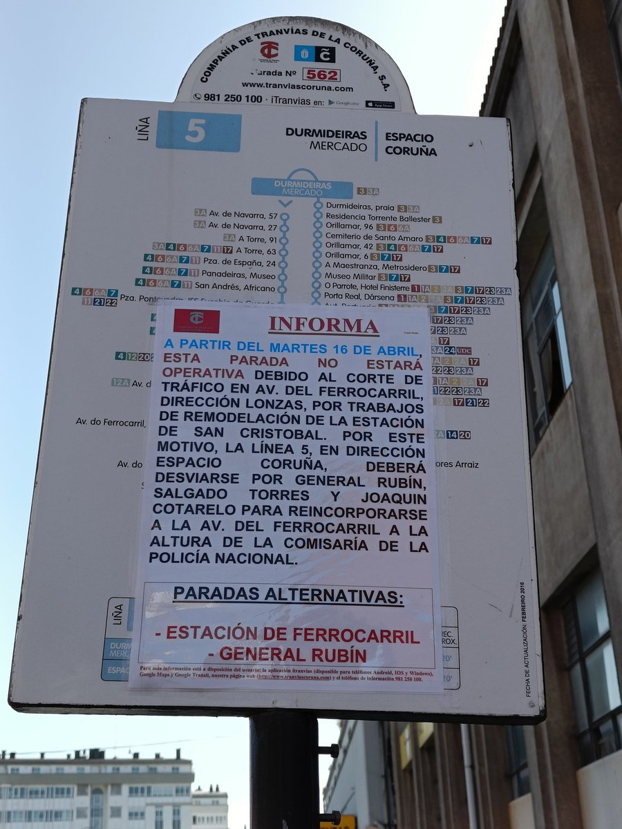 BlogBusurbano's tweet image. Os contaremos dos #MicroHistoriasBusurbanas de esta misma tarde, con finales contrapuestos...🤦

1) ¿Veis aquella mujer de rojo que está esperando el bus en la #Par580?

Pues sí, efectivamente:
está esperando la #Lín5 en esa parada, que luce cartelito.
Y grande.
Pero... es mayor.