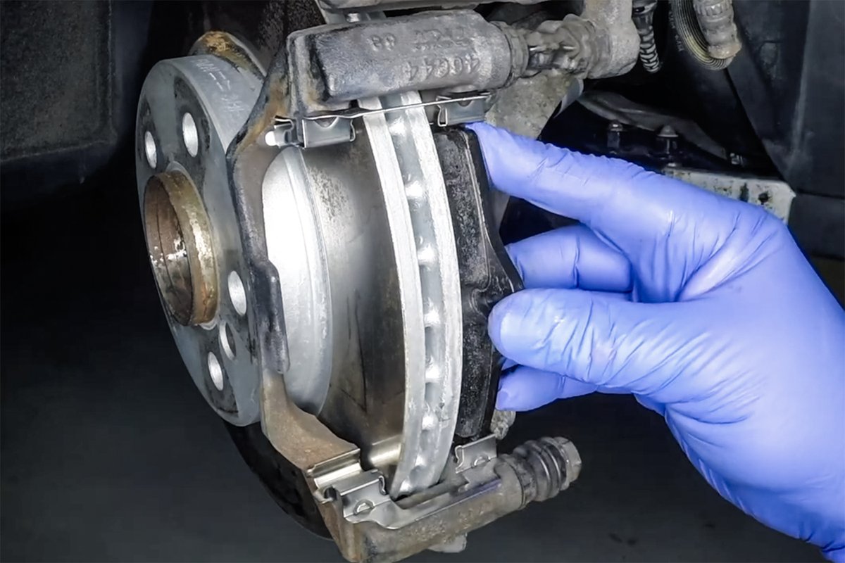 HaynesManuals's tweet photo. (๐ฆ๐บ) If your car's brakes are acting up, follow our guide to troubleshooting what the problem might be: https://t.co/UDGPaR9jbX ๐๐ฉบ๐
#HaynesManual #HaynesShowsYouHow #brakeproblems https://t.co/Mt11M3xBuv