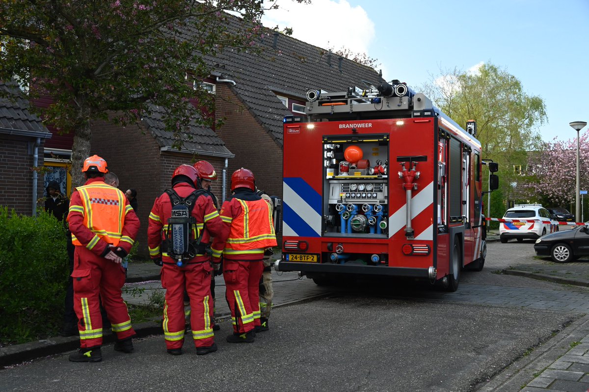 #brandweerdelfzijl in actie voor een woning brand.  In Delfzijl.  #vrgroningen