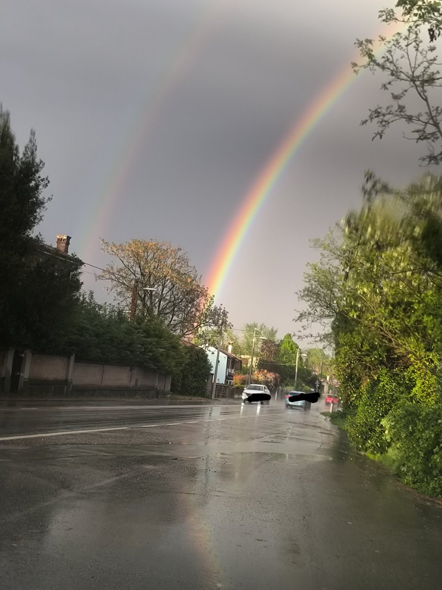 Sì è vero siamo passati dai 30 gradi di ieri agli 11 di adesso, ma la meraviglia di un doppio arcobaleno è impagabile ❤️