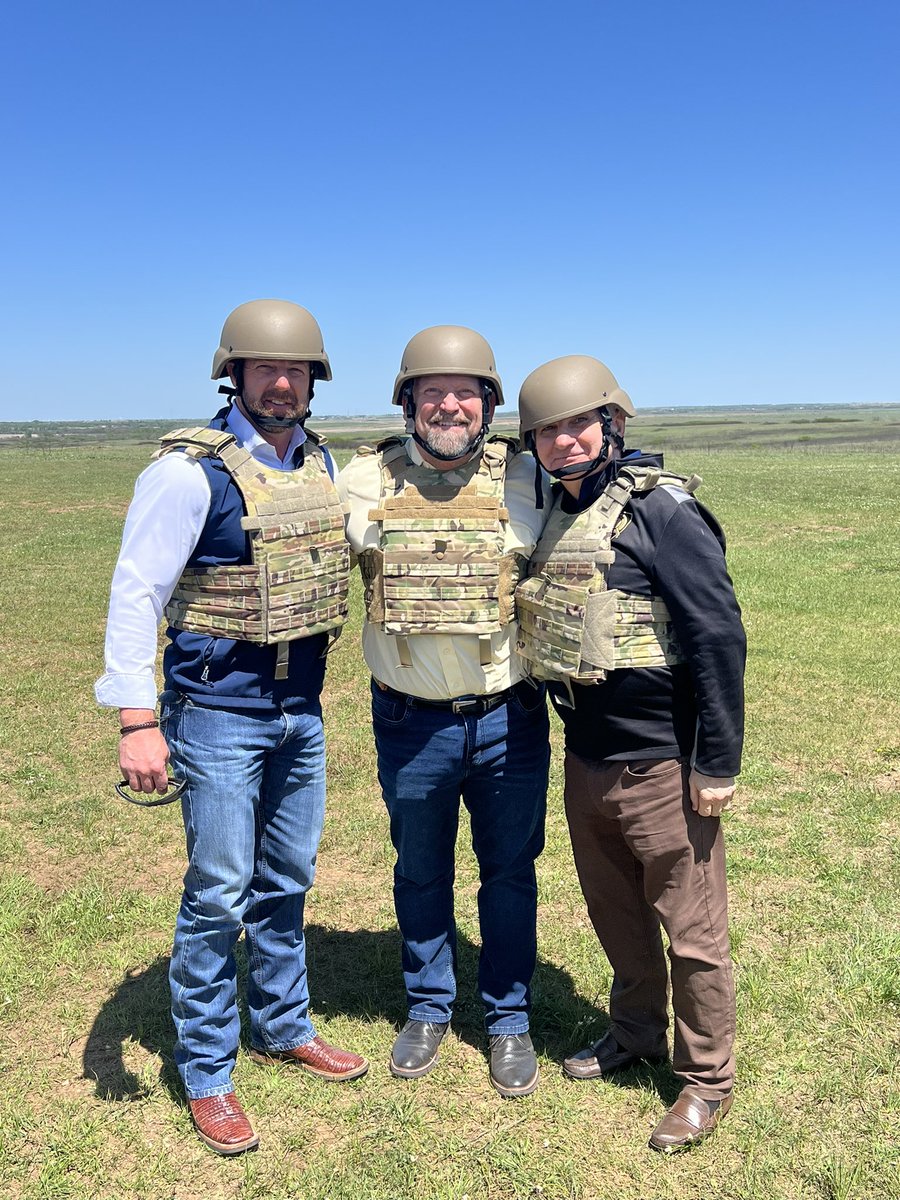 mbrowncasaok's tweet photo. I had the privilege to fire Howitzers with Sen. Markwayne Mullin and Sen. Jack Reed, Chairman of the US Senate Armed Services Committee. “Our leaders proudly demonstrated how Fort Sill remains at the forefront of military training and innovation.”  (Ft. Sill official) https://t.co/YW57d0m27q
