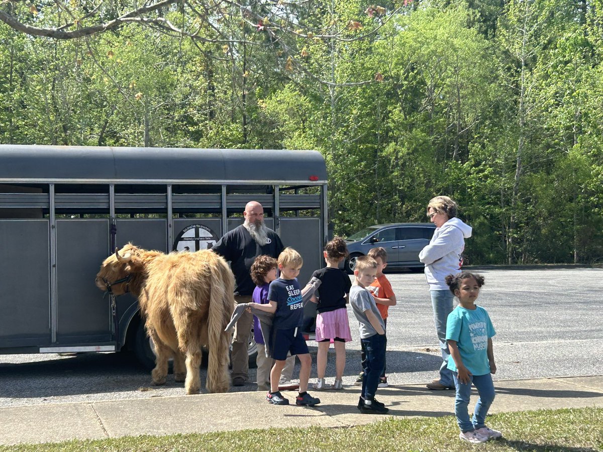 emannteaches's tweet photo. Ss enjoyed Heavenly Farms petting zoo in-house field trip today 🤍 https://t.co/OoZndKGQK0