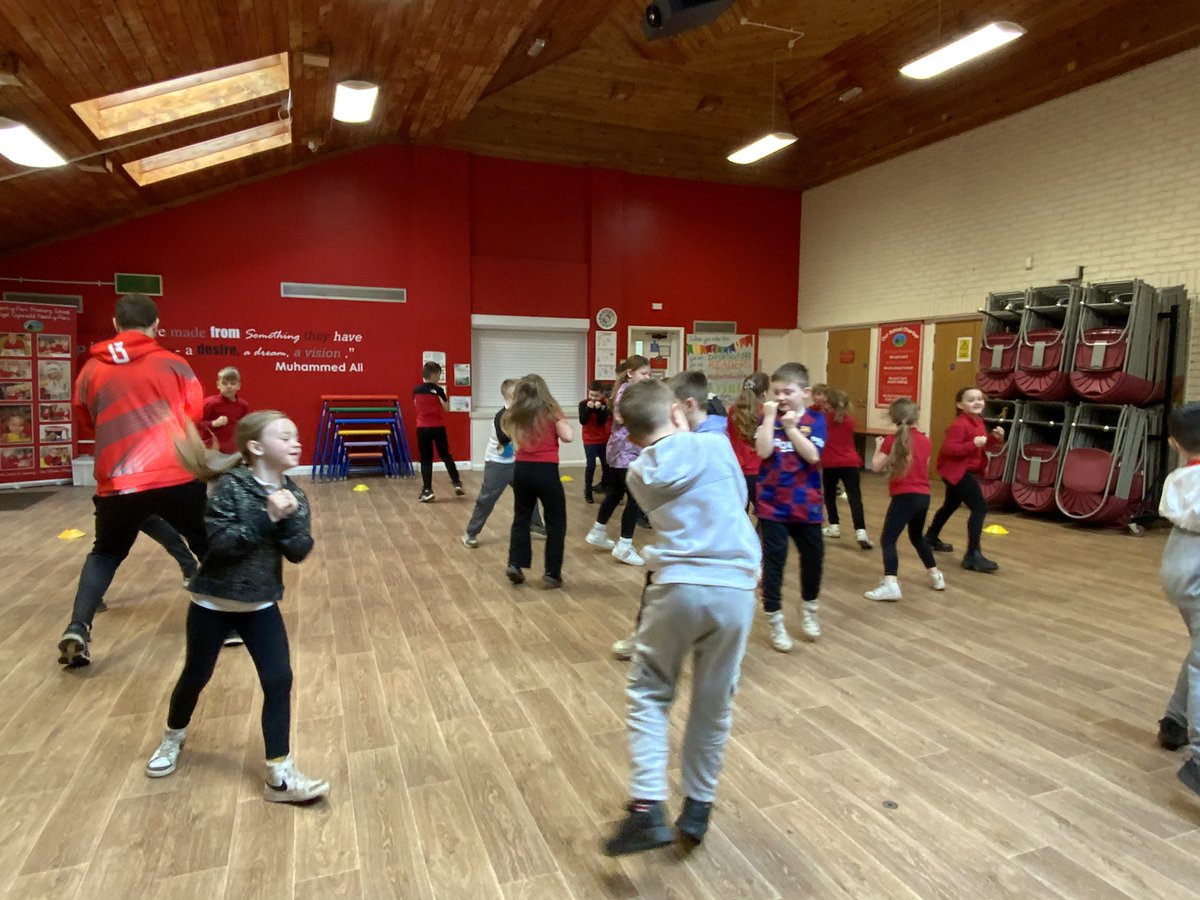 MissWinter1's tweet photo. A wonderful first session for Y3 with @CalzagheMD last week. Looking forward to our next session on Friday @NantYParcSchool https://t.co/oiCdqKob57