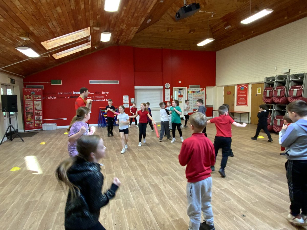 MissWinter1's tweet photo. A wonderful first session for Y3 with @CalzagheMD last week. Looking forward to our next session on Friday @NantYParcSchool https://t.co/oiCdqKob57