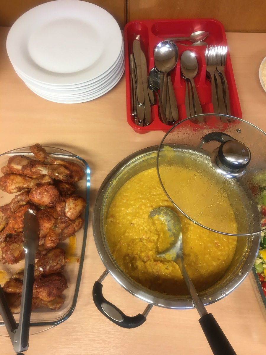 Fashion4Africa's tweet photo. Just love working from @Finsburyparkt the community warmth is so addictive, thanks to Felicity, CEO of #Janatay is so #mumsy CEO of @IslingtonSomali so gentle @GoafricafestUK had a good time at the community lunch so did our #Tuesday chat guests #tuesdayvibe #CulturalDiversity https://t.co/BRi8j3moq4