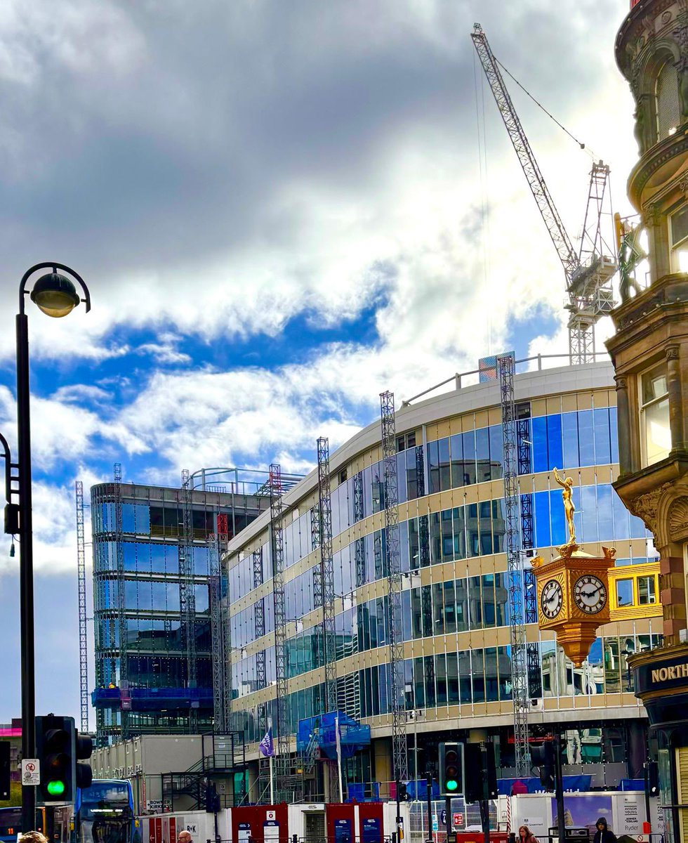 derry_bs's tweet photo. A great day at #PilgrimsQuarter in Newcastle. We’re busy across many work faces, with today’s milestone being the lifting of our first #PreFab @WeatheriteAC packaged AHU, to the roof. Great work from all involved. #KeepOnKeepingOn 

@bandkbuild @Cundall_Global 

#PipesAndWires https://t.co/l3JOsOdWxt