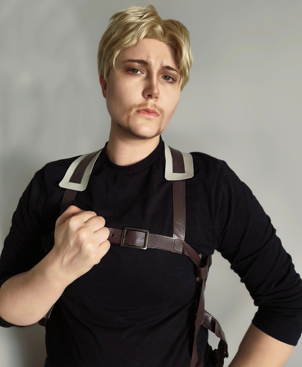 #ReinerBraun #Cosplay I feel really good in this character. Last time I felt this good was when I cosplayed Erwin for the first time. I felt a lot of gender euphoria! And this is just a very instant test so... what will happen when I will do a full cosplay? 🫣 #AttackOnTitan