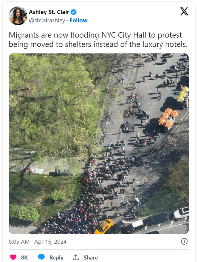CLOWARD-PIVEN
Des Migrants inondent l'Hôtel de Ville
du Lower Manhattan afin de protester contre
leur relocalisation de leurs chambres d'hôtel
vers des camps de concentration.