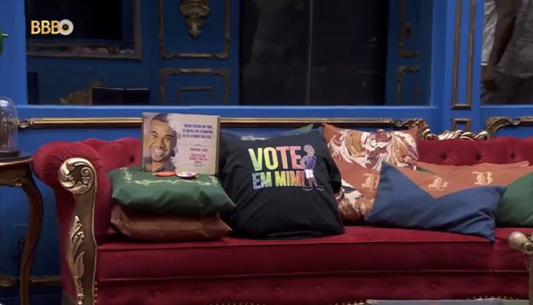 Jotta_GK's tweet photo. O Davi organizou a camisa na almofada e a caixa dele na sala KKKKKKKKKKKK
VOTEM NELE POR FAVOR!
#BBB24 https://t.co/6vG7OEjEvm