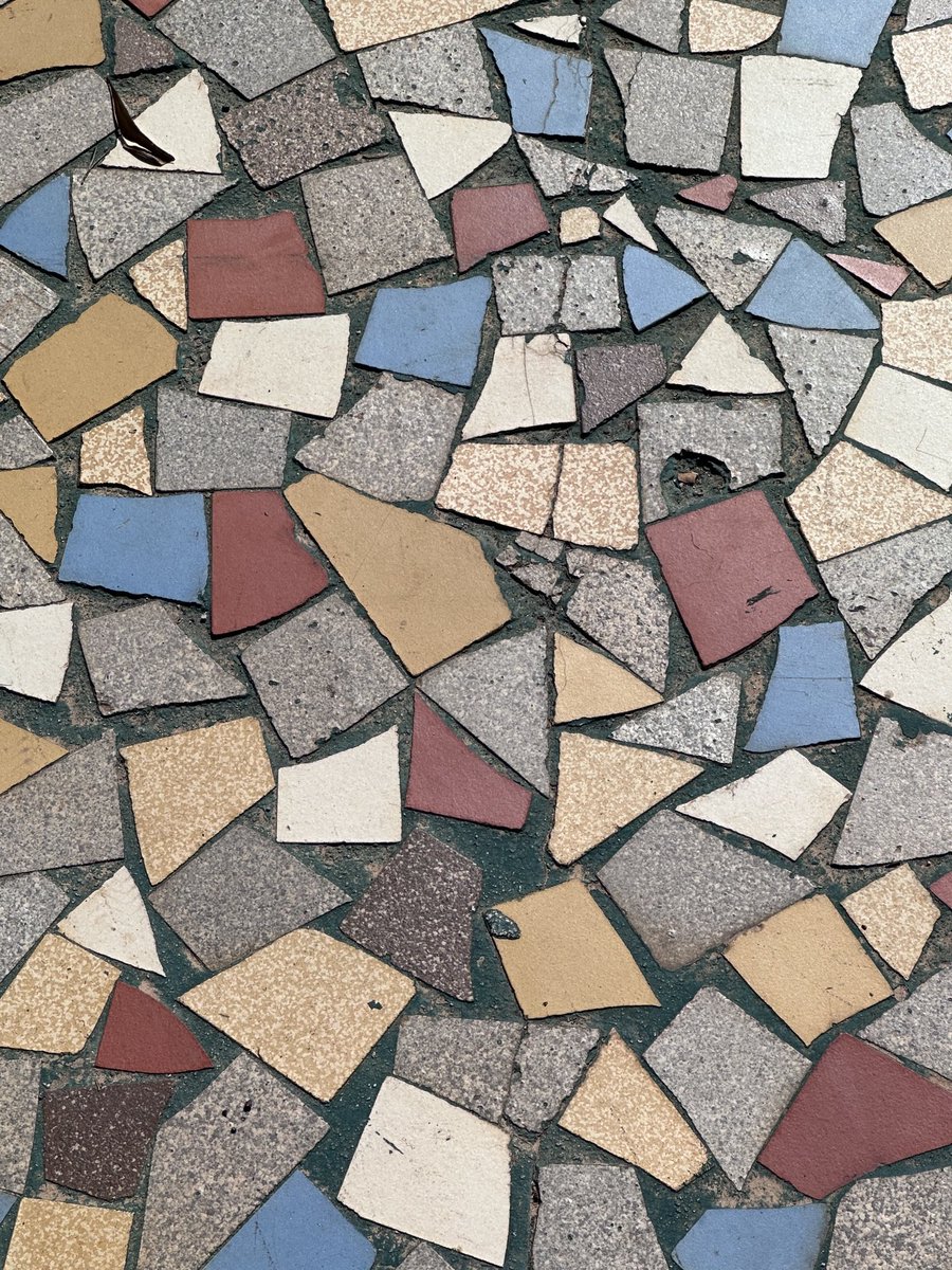 Alonein43672278's tweet image. #photography #floor