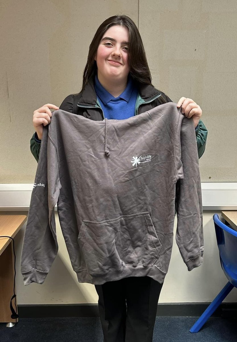 #itsallaboutthesilverhoodie in @NairnAcad & @Charleston_PE this week. Well done to the #Youngleaders who have completed 250 hours of #Leadership to reach the Silver #milestone #choosetolead #rolemodels #HLHMakingLifeBetter @sportscotland #Activeschools