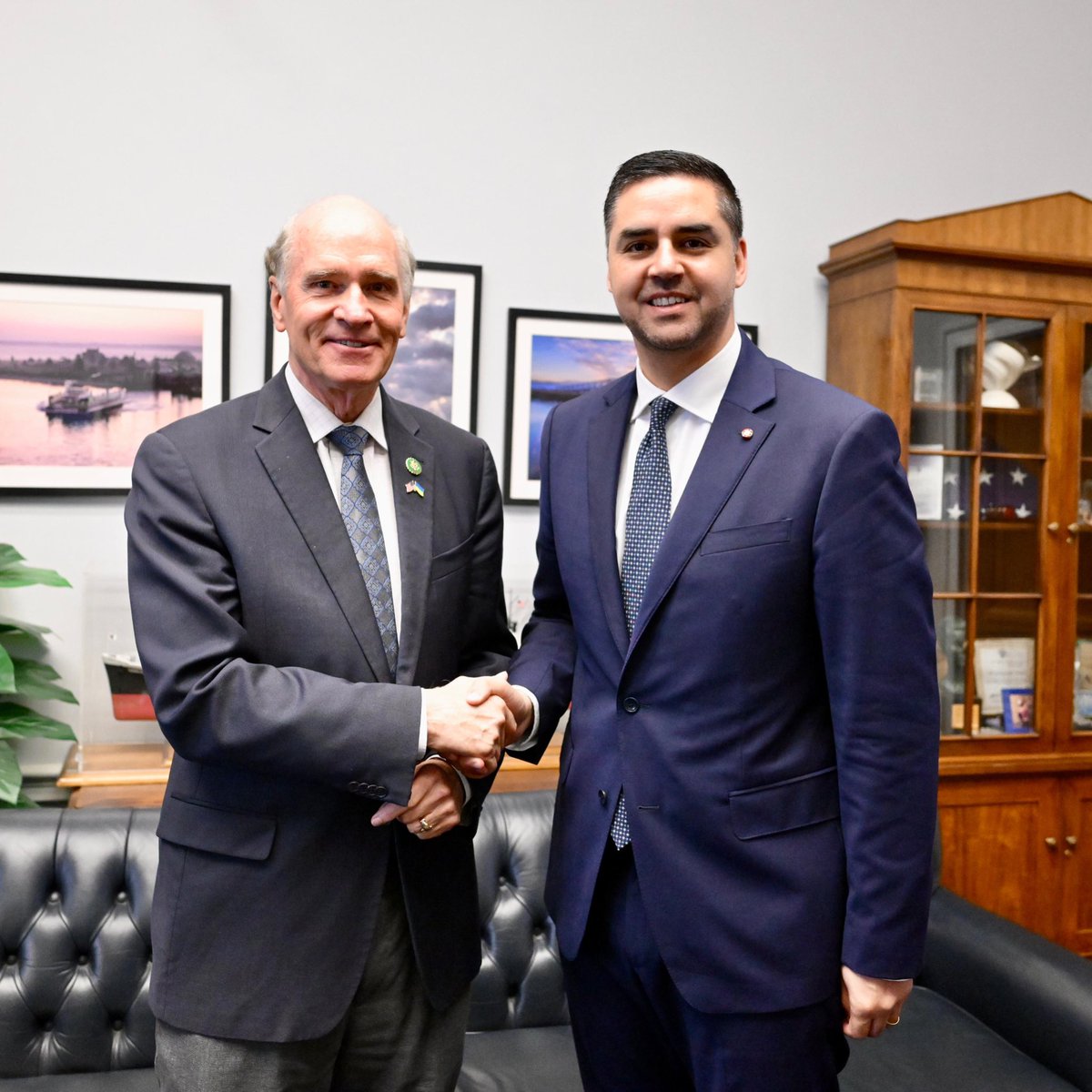 Engaged in an insightful conversation on European security with Congressman @USRepKeating. We must continue working together to tackle challenges and promote #peace, particularly through Malta's 2024 @OSCE24MT role as Chair-in-Office of the @OSCE. We also discussed small…