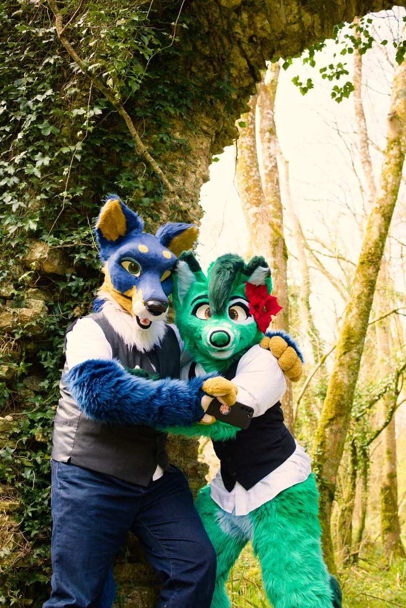 DukeDoggo's tweet image. Sup! I&apos;m Duke Doggo!
-Solid Good Boi🐶
- Michael Jackson Megafan
-Cosplayer
- Dancer
- MJ Impersonator
- Paw Lover🐾
- @AbzuBarkShark Suiter 
-@ArtemisWishfoot is my baby💚
Ref Sheet by : @neokuwater