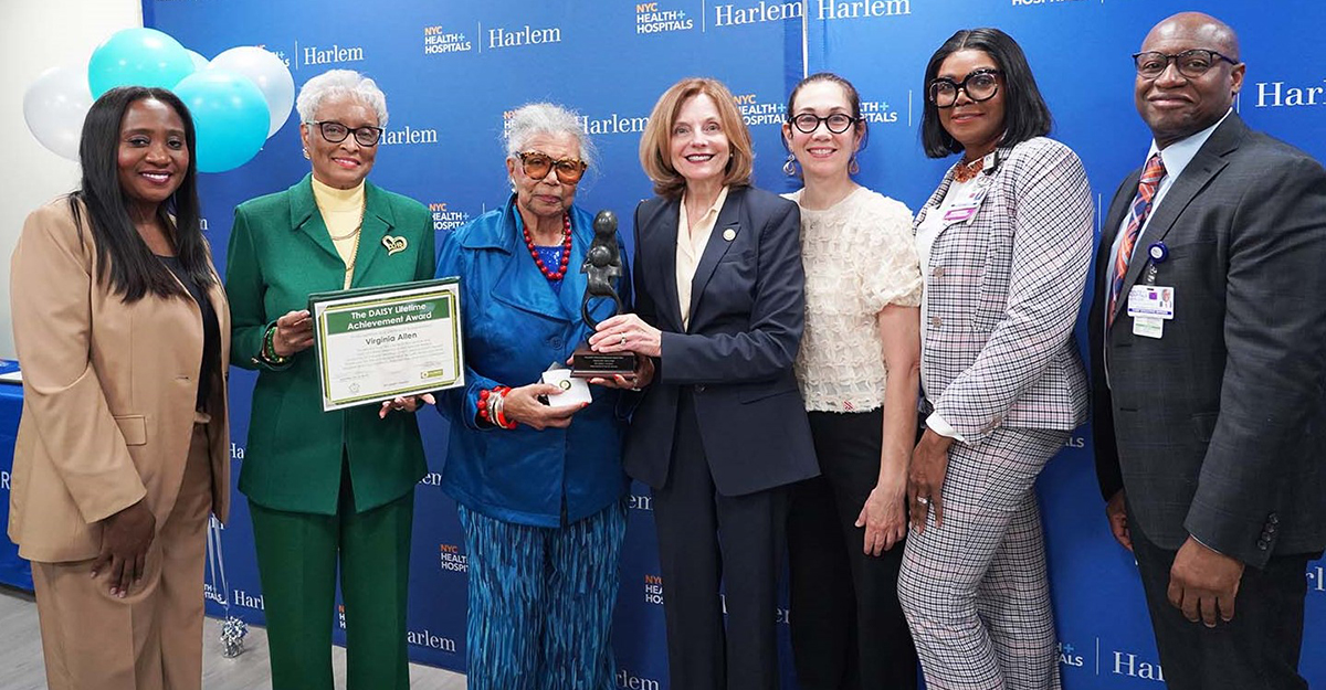 I am so honored to celebrate an @NYCHealthSystem Seaview #healthcarehero, #BlackAngel, and retired nurse Virginia Allen for her historic role in treating #tuberculosis patients. Congratulations on your @DAISY4Nurses Lifetime Achievement Award: on.nyc.gov/4cQTSUt.