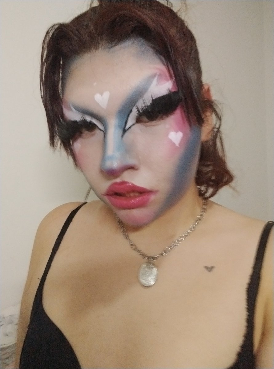 bosquedelilith's tweet photo. Cuál les gusta mas si te gusta el de cara blanca rt y si te gusta el de los ojotes corazón https://t.co/KCzAcBHiXJ