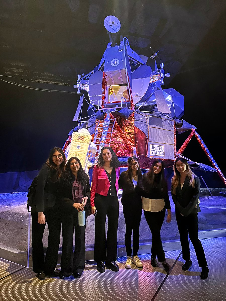 I love science fairs where students have the opportunity to engage with science after their judging! ✈️🪐🚀 #LIScienceCongress #CradleOfAviation