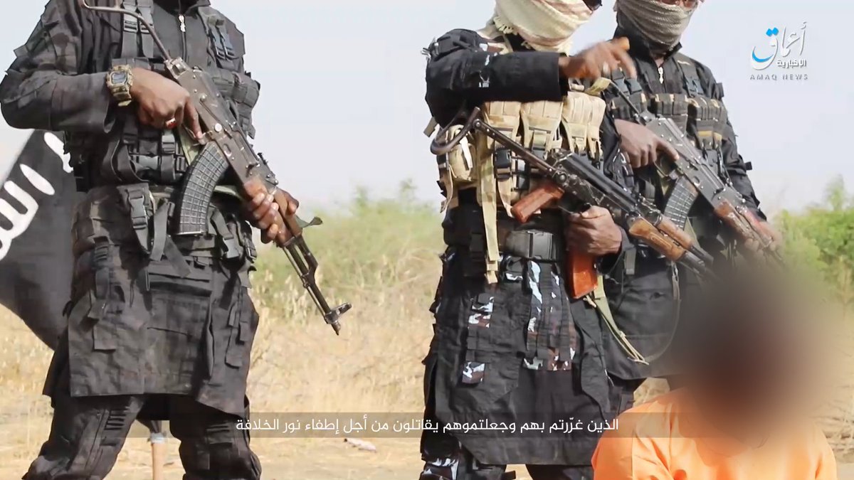 #Nigeria 🇳🇬: #ISWAP (#ISIS - West Africa) militants killed a 'militia member' affiliated with Nigerian Army in the town of #Kukawa in #Borno State. Militants appear to be armed with an AKMS assault rifle and two #Romanian 🇷🇴 PM md. 90 assault rifles.