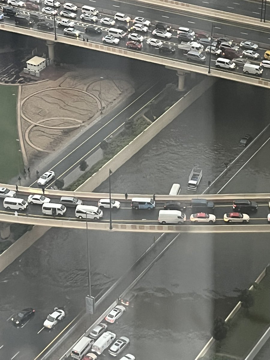 Sheikh Zayed Road has been at a standstill due to flooding. Commuters have been stuck hours trying to get home. Really really really hope it clears soon, but not sure how this works with the rain continuing on. #dubai #rain