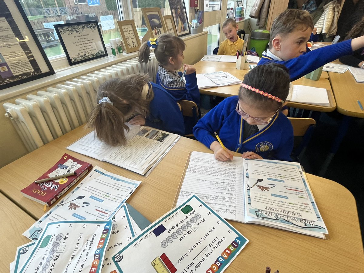 HolySpiritWA9's tweet photo. #year2 were working really hard on their English lesson today completing their draft pieces of writing! #wearewriters #welovetowrite https://t.co/B8YpXspP7b