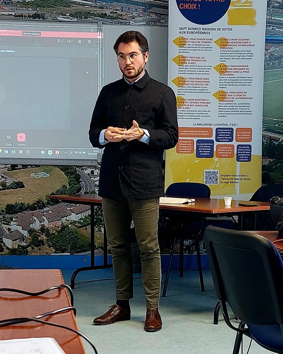 76Europeen's tweet photo. Rencontre territoriale à Dieppe, Adrien Naizet  conseiller municipal  témoigne de ce que  peut faire une commune  dans  dans sa relation à l'Union européenne. https://t.co/N1gpZZvczA